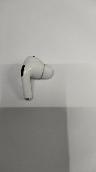 Продам правый наушник airpods pro 2
