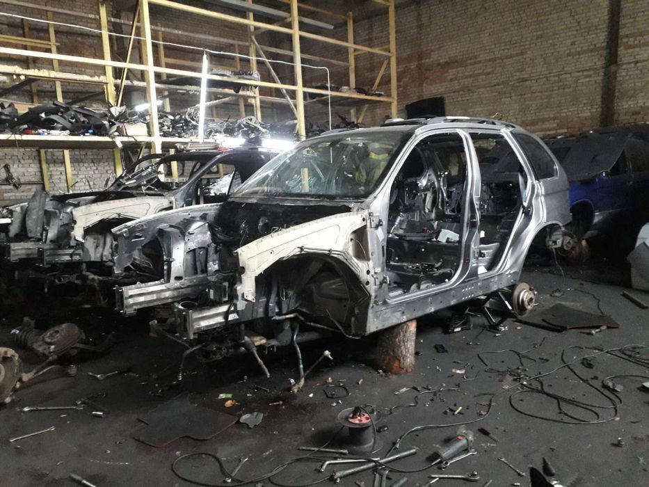 Разборка BMW X5 E53 3.0tdi бампер капот фара запчастини БМВ Х5