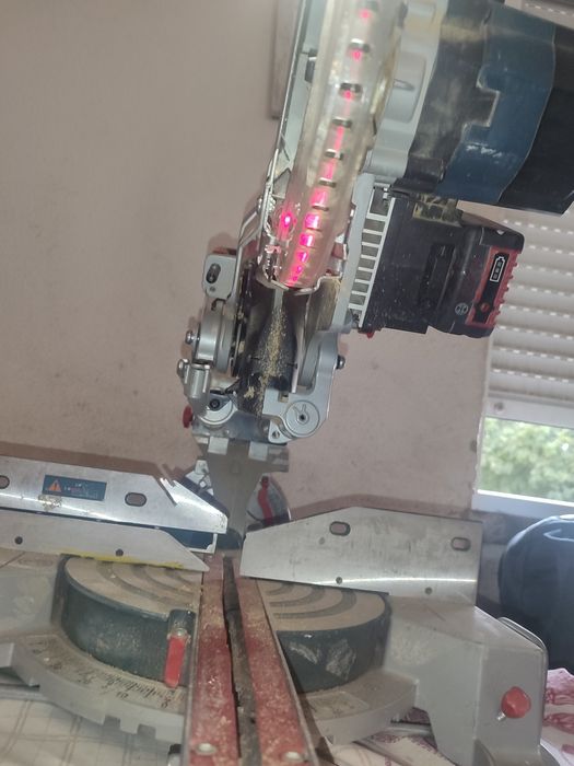 Bosch GCM 18V-216 Professional.
