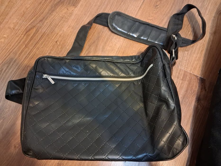 Czarna torba na ramię