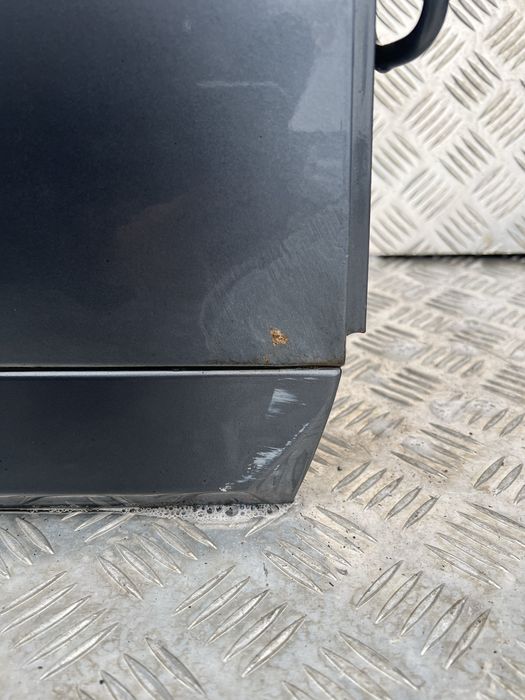 Drzwi prawy tył Audi A4 B7 Sedan Lak: LZ7X