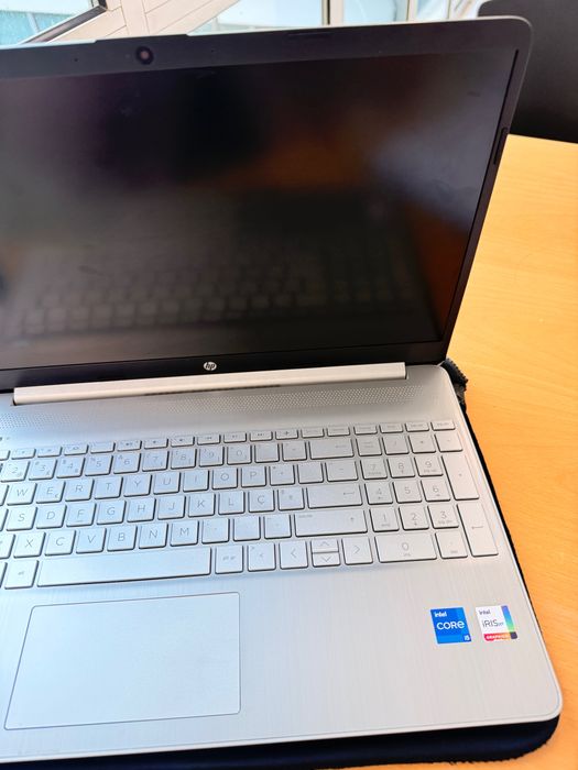 Portátil HP 15s-fq5xxx em excelente estado, ideal para estudo, trabalho e uso diário