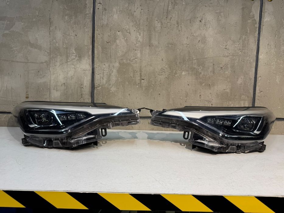 Toyota C-HR Full LED фари комплект оригінал OEM Europe Adaptive LED 2019 2020 2021 2022 2023