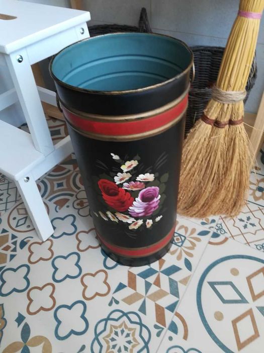 Suporte guarda-chuvas , pintado a mão