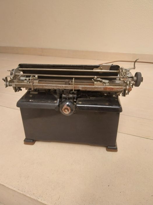 Máquina de Escrever Antiga Royal Model 10 (Anos 20) - Visores de Vidro