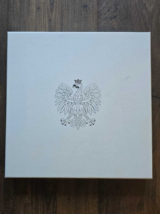 Flaga POLSKI w kartonowym pudełku