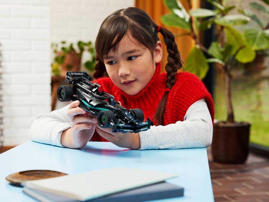 Конструктор Technic Mercedes-AMG F1 W14 E Performance Pull-Back 42165