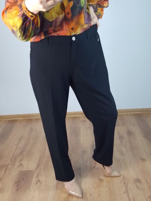 Czarne eleganckie spodnie damskie proste klasyczne wysoki stan