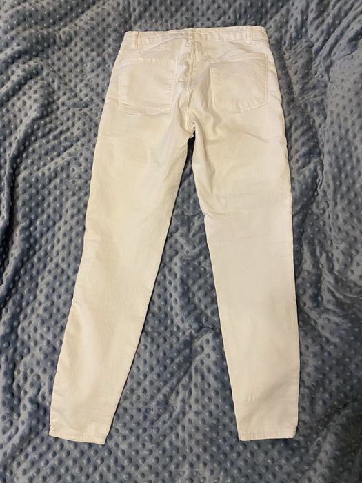 Білі джинси Bershka