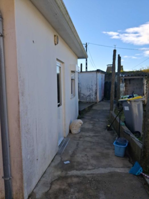 Alugo casa em Arcozelo