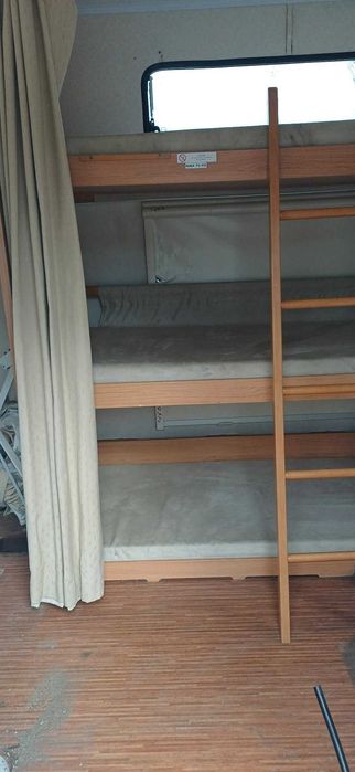 Łóżko piętrowe potrójne przyczepa kempingowa kamper