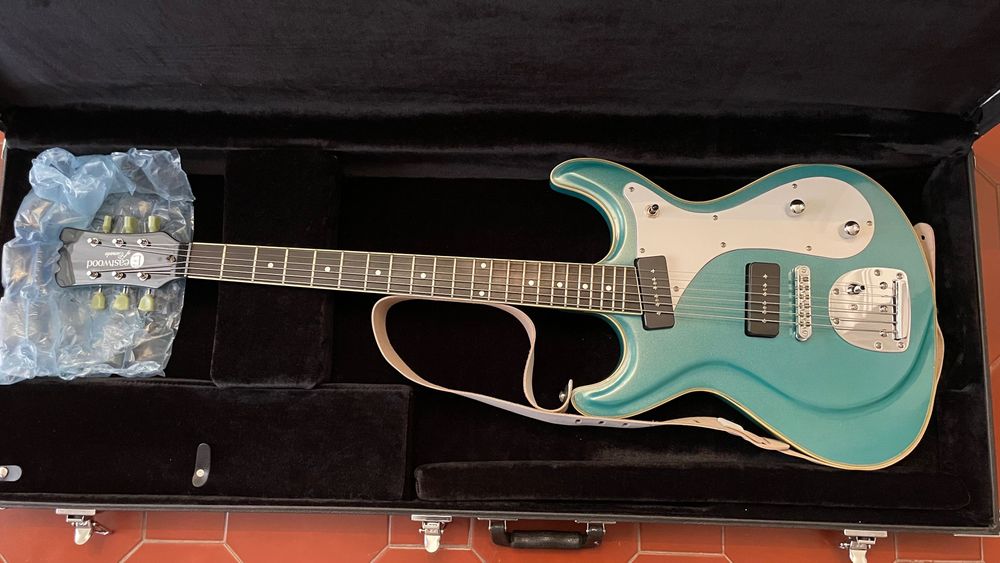Guitarra Eastwood Sidejack Baritone DLX + case