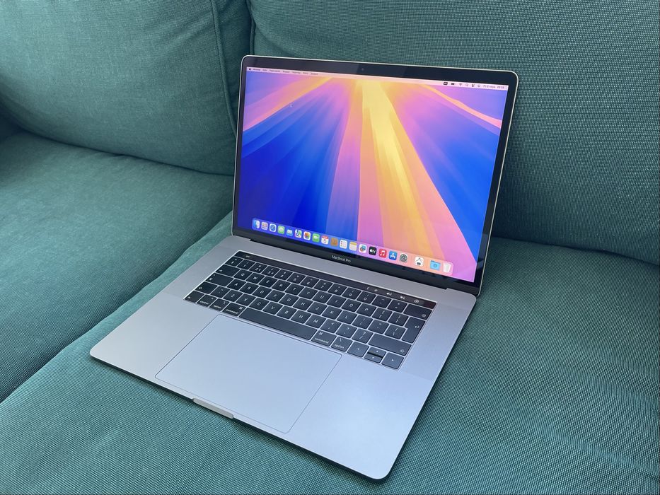 Продаю Mac Book Pro 16gb 512 gb