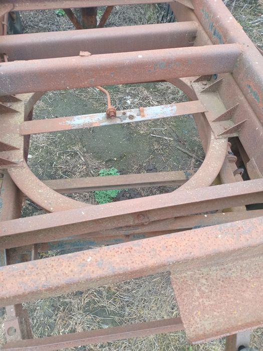 Продам  ступиці  на 2 птс4. На  6 і 8 шпильок.