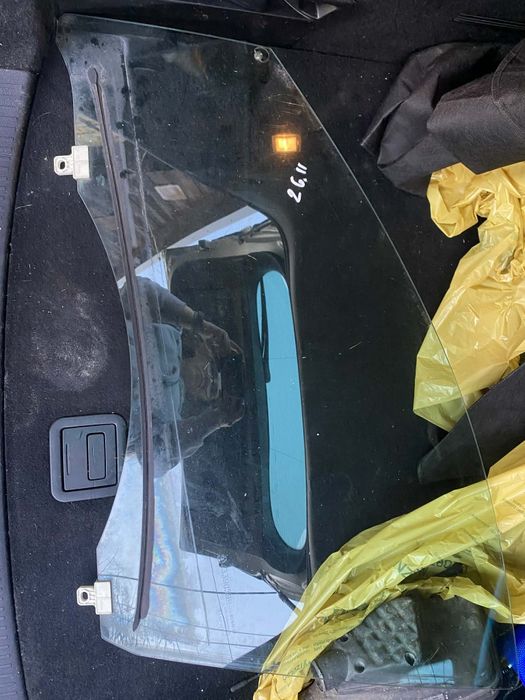 Sprzedam szybę prawy przód renault Megane 3