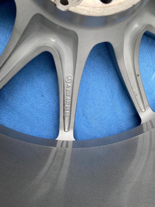 Продам оригинальные диски AMG R19