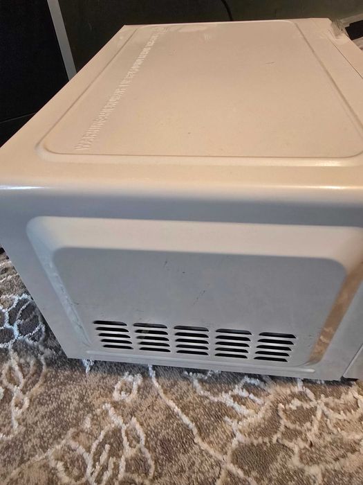 Мікрохвильова піч Ardesto GO-S723W майже як нова