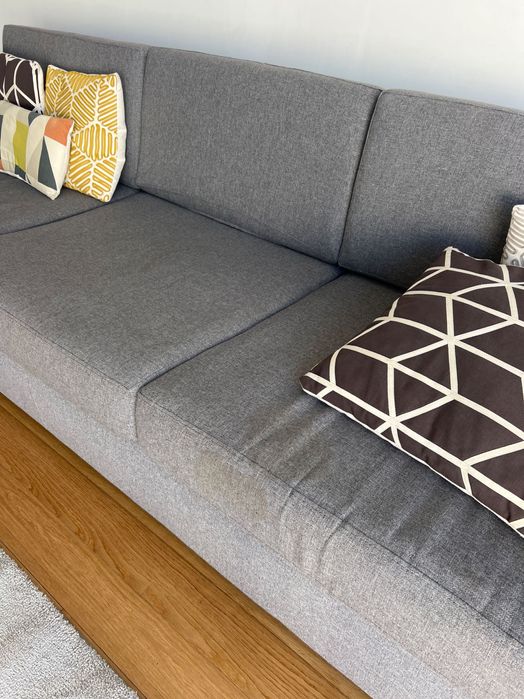 Sofá 2,80X95 cm e 2 pequenos modulares em cinza forrados a tecido