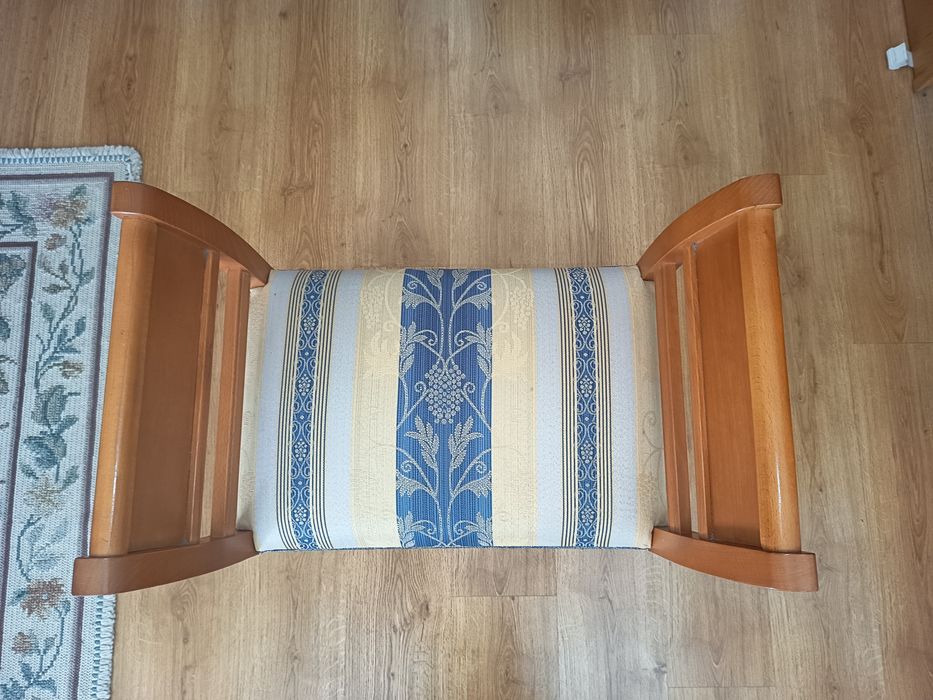 Banco de quarto estilo antigo