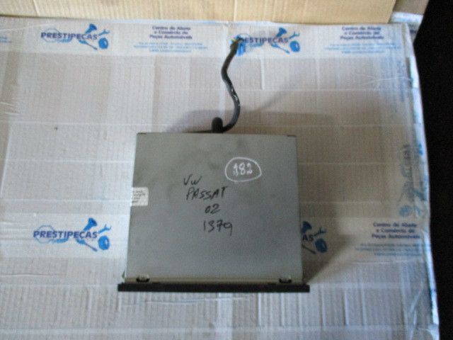 Rádio / auto-rádio VOLKSWAGEN Passat (3B3)