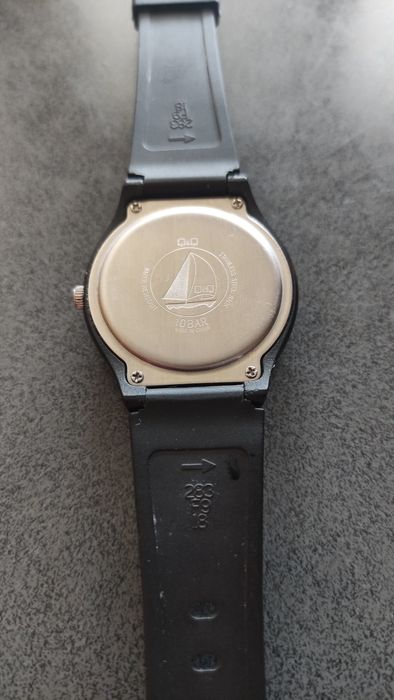 Продам кварцовий годинник. Q.Q72J008Y