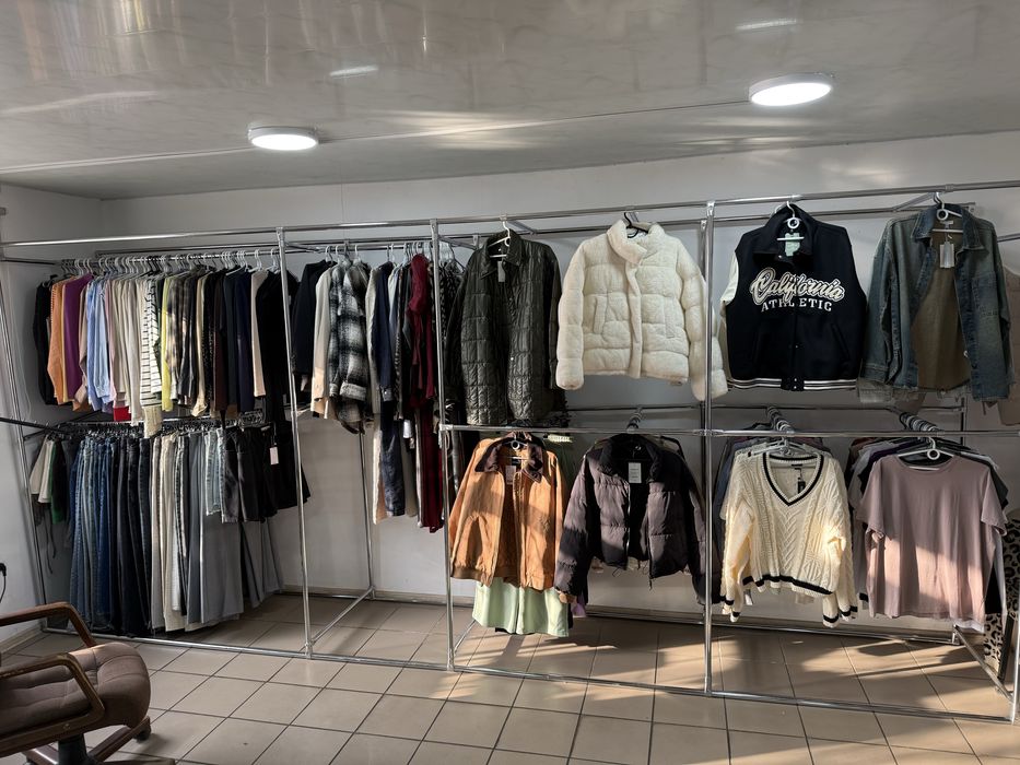 Стелаж  каркасний для магазину одягу