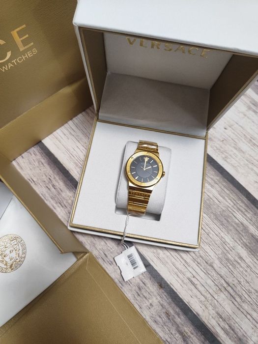 Годинник Versace VEVH00820