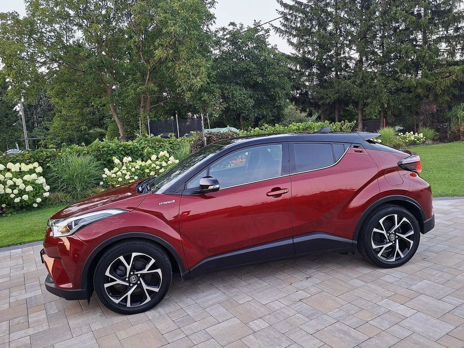 Toyota C-HR 1.8 hybryda, bordo z czarnym dachem, kamera, nawigacja