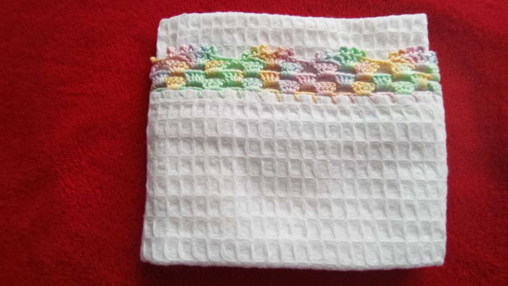 Pano de cozinha com barrado crochê