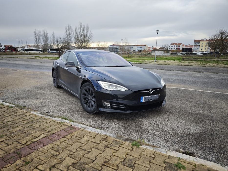 Tesla  Model  S .
