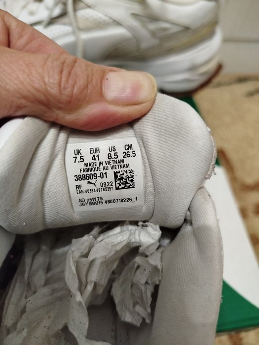 Продам шкіряні кросівки для жінок