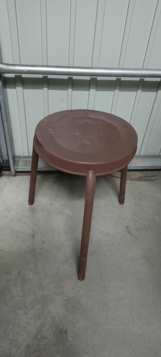 2 bancos redondos em metal