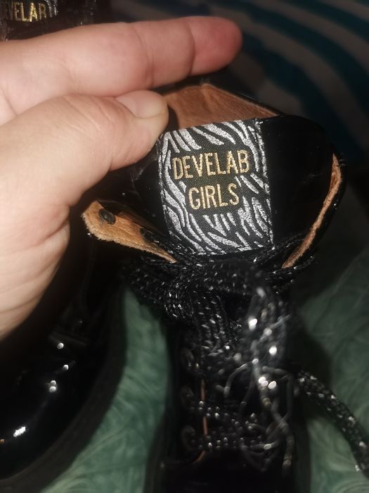 Buty skórzane lakierowane rozmiar 30