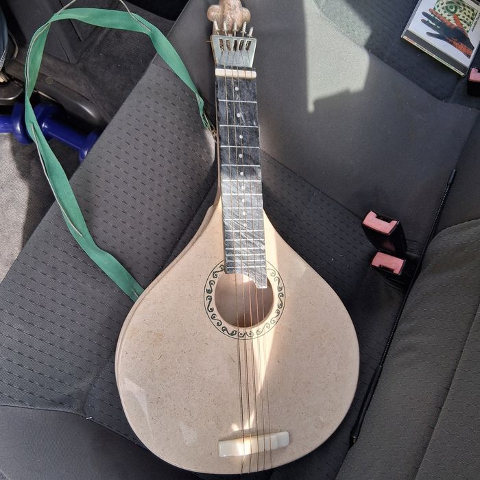 Guitarra portuguesa em marmore, peça unica