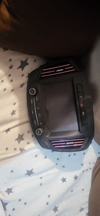 Auto radio insignia