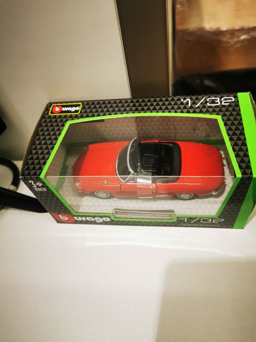 Alfa Romeo Spider (1966) Burago 1/32