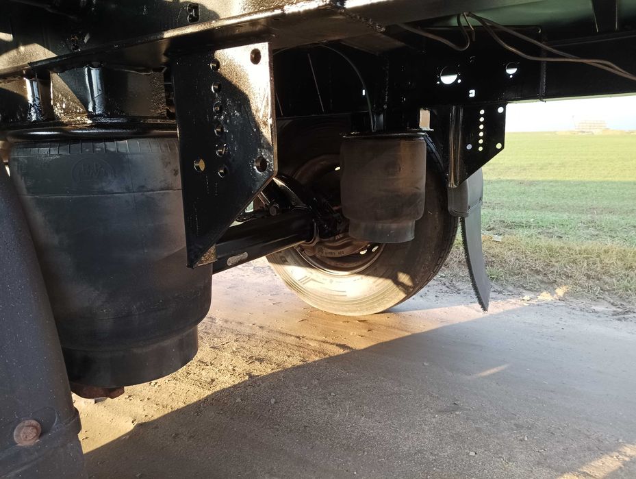 Przyczepa do słomy, bel, balotów KRONE