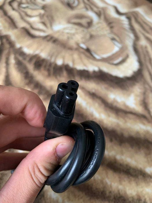 Кабель питания для ноутбука