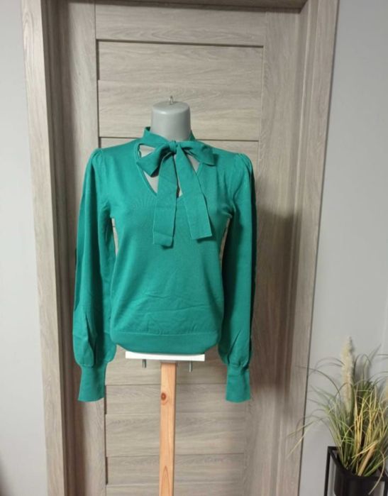 Sweter turkusowy na wiązanie Orsay