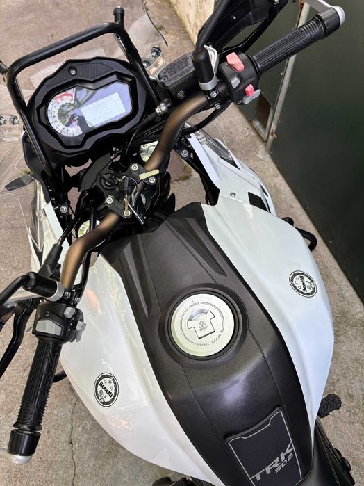 Benelli TRK 502 com kit malas