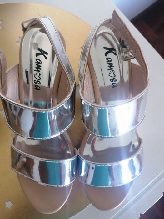Sandália alta prateada