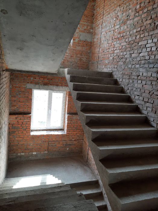 Продам 1 кім. квартиру 52,2 кв. м. на Таращанському масиві.