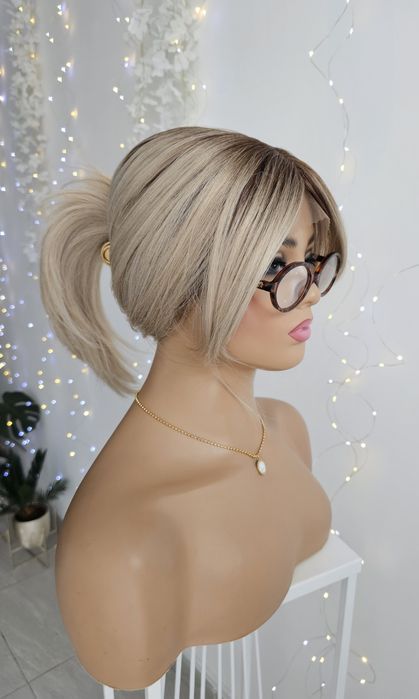 Peruka Premium Kim średnia jasny beżowy blond naturalny efekt