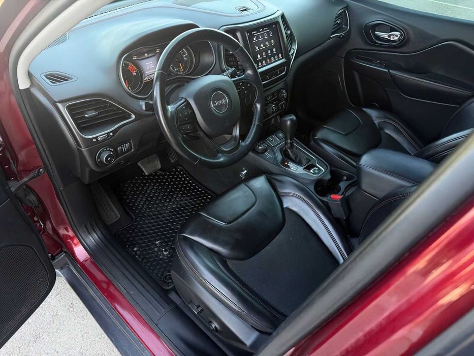 Jeep Cherokee Trailhawk      2021