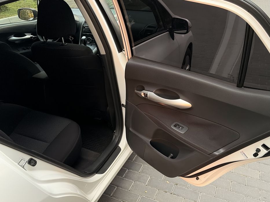 В продажу Toyota Auris 2010 рестайлінг