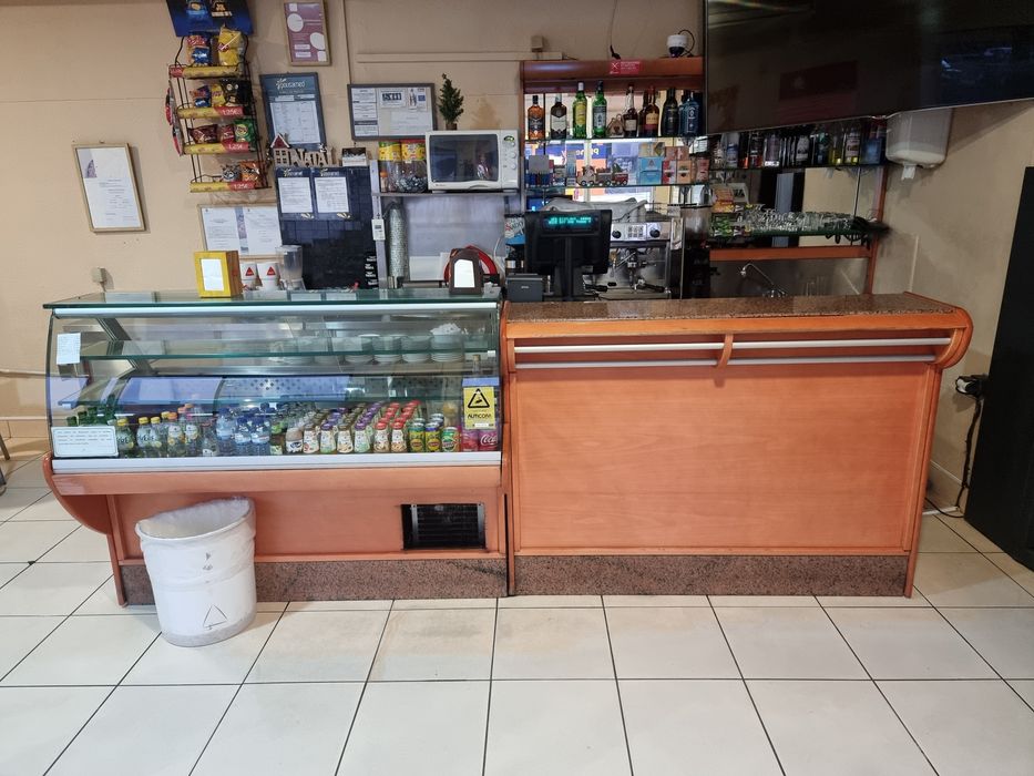 Vitrine e balcão para venda