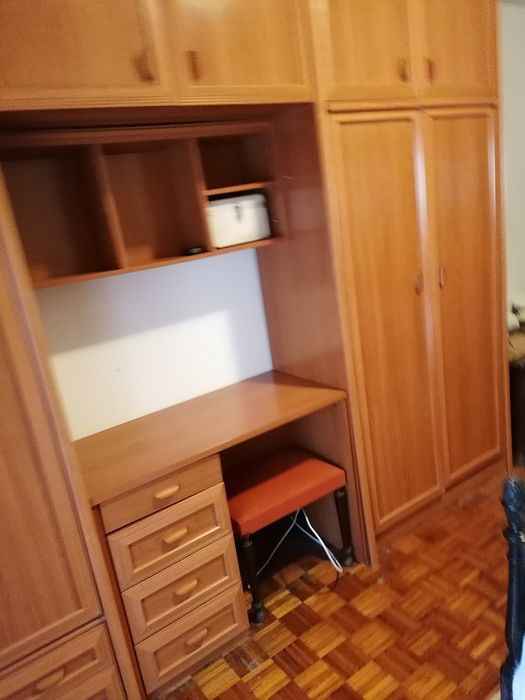 Vende móvel com beliche 2 camas, roupeiro e secretária