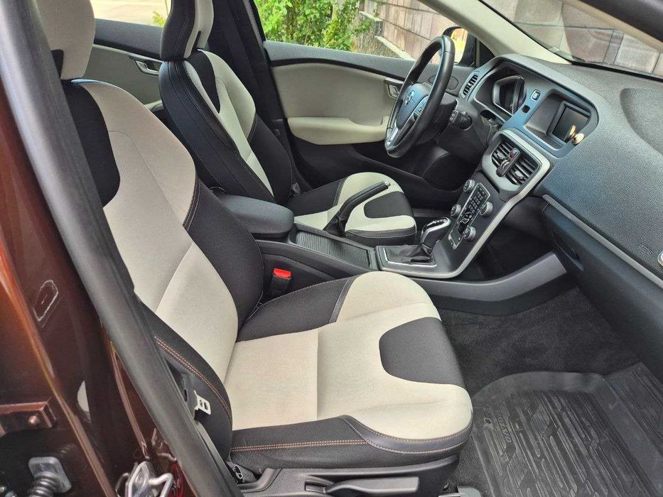 Автомобіль Volvo V40 Cross Country 2018