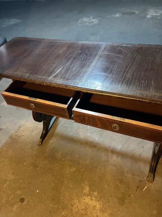 Mesa de apoio com gavetas antiga