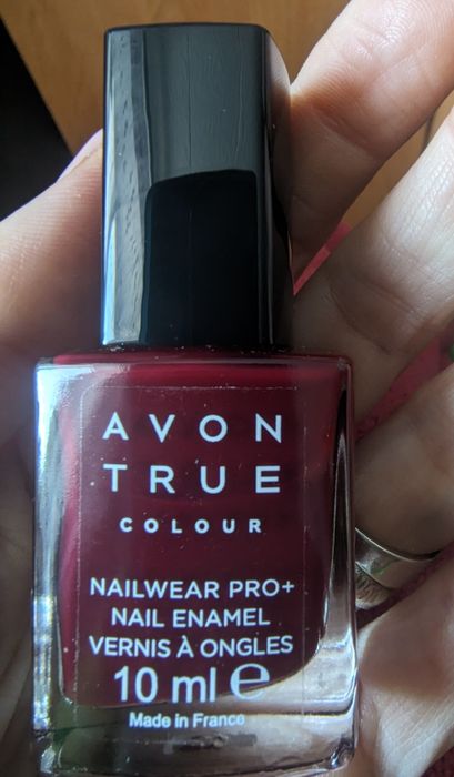 Лаки для фарбування нігтів від  Avon